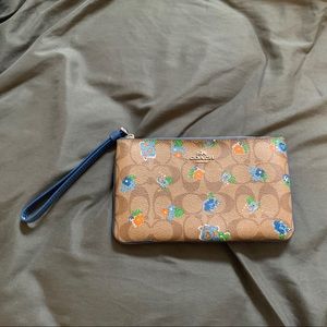 COACH Wristlet/a Wallet 🌸🌼